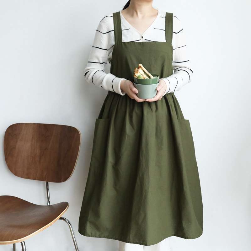 ゆったりシルエットの作業用保育士 エプロン